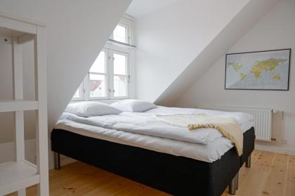 Sanders Saint - Loft One-Bedroom Apartment By the Charming Canals - image 7