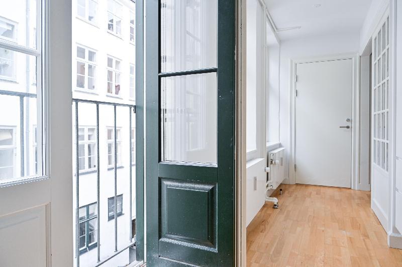 Hyggelig and spacious 4-bedroom apartment in the heart of Copenhagen - image 5