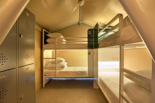 Urban Camper Hostel & Bar - image 3