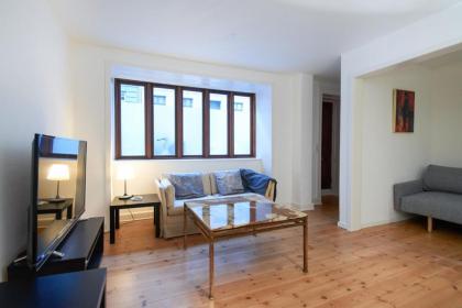 Sanders Park - One-Bedroom Apartment Near a Huge City Park - image 10