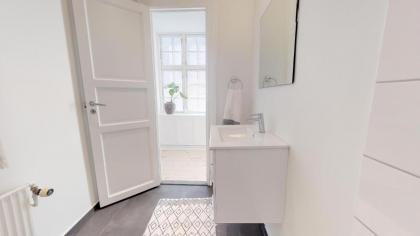 Big 4 BR Flat with Bathtub by CPH City Hall Square - image 20