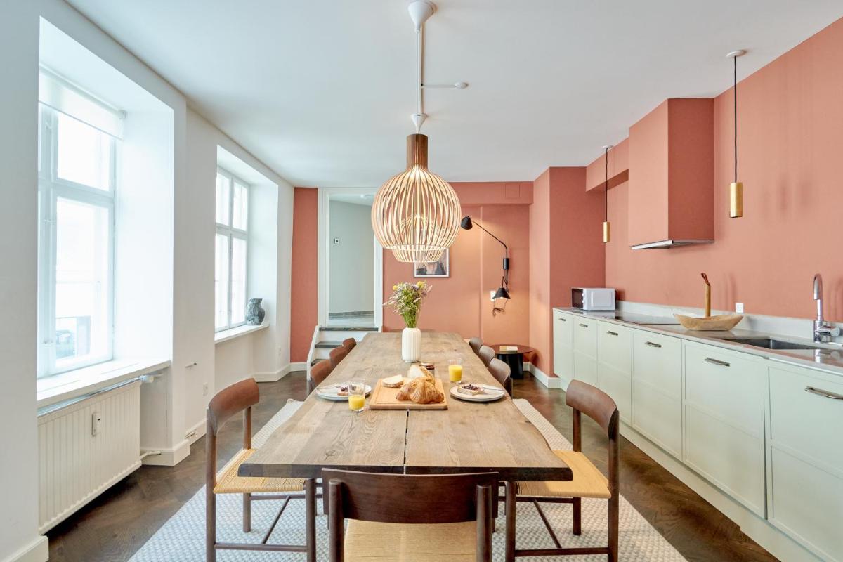 Stylish Spacious Flat w 3BR in Copenhagen City - image 2