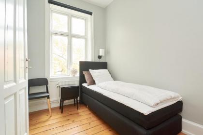 Spacious Scandinavian 3BR Flat in Vibrant Area - image 10