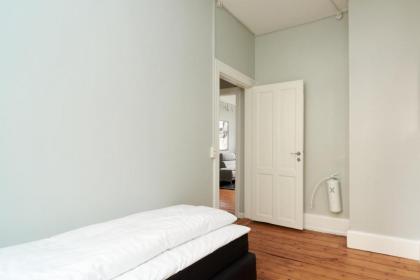 Spacious Scandinavian 3BR Flat in Vibrant Area - image 12