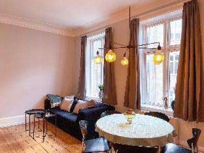 Heart of CPH - 3BR Apartment - Luxury Interior - image 8