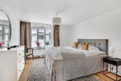 Spacious bright apartment with a balcony in the center of Copenhagen - image 20