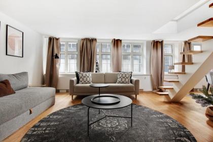 Sanders Regent - Treasured Three-Bedroom Apartment Near Central Square - image 3