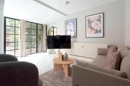 Stylish Ground Floor Flat Perfect for Couples - image 16