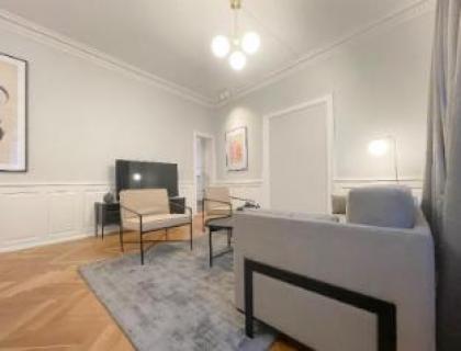 Heart of CPH · 172SQM · Next to DK parliament - image 8