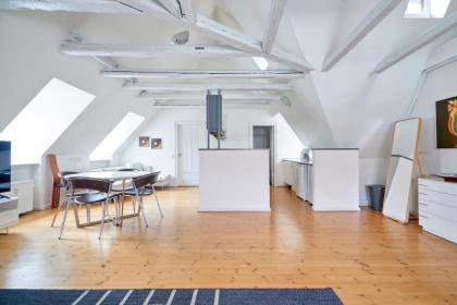 Unique Apartment w Exposed Beams Next to Tivoli - image 20