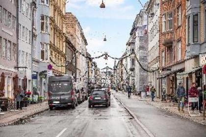 Trendy and bright 1 bedroom apartment with 2 balconies in central Copenhagen - image 16