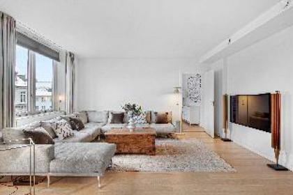 Trendy and bright 1 bedroom apartment with 2 balconies in central Copenhagen - image 2