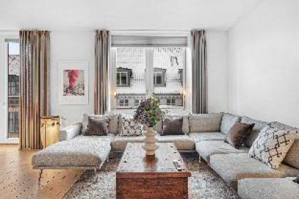 Trendy and bright 1 bedroom apartment with 2 balconies in central Copenhagen - image 4