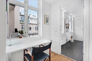 Trendy and bright 1 bedroom apartment with 2 balconies in central Copenhagen - image 7