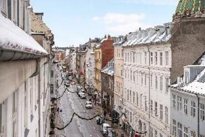 Trendy and bright 1 bedroom apartment with 2 balconies in central Copenhagen - image 8