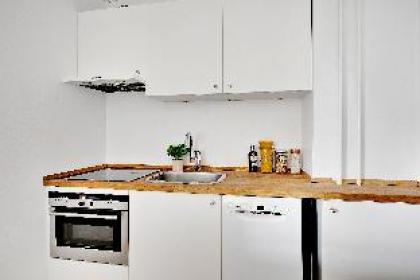 Spacious modern 1-bedroom apartment with a balcony in Copenhagen downtown - image 11