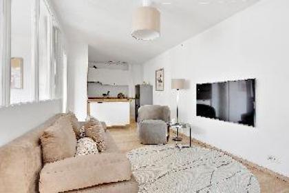 Spacious modern 1-bedroom apartment with a balcony in Copenhagen downtown - image 8