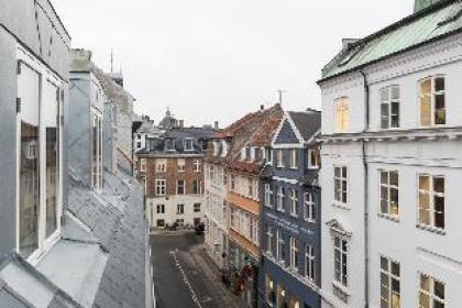 Perfect Family Apt · Heart of CPH · Charming - image 18