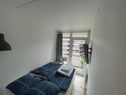 Central Apartment in Copenhagen with Free Parking - image 4