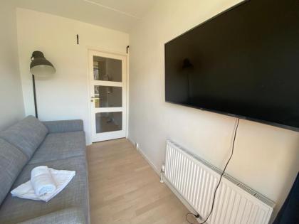 Central Apartment in Copenhagen with Free Parking - image 9