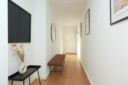 Stylish 2BR w Private Balcony in CPH City Centre - image 5