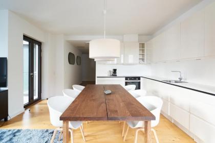 Stylish 2BR w Private Balcony in CPH City Centre - image 8