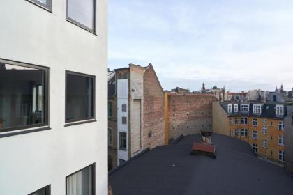 Stylish 2BR w Private Balcony in CPH City Centre - image 9