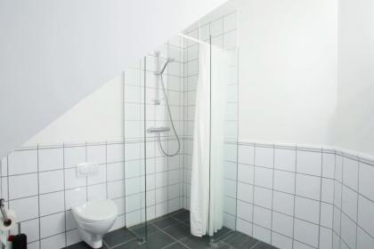 Cozy 3BR Lake View Flat w Bath Tub in Copenhagen - image 10