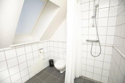 Cozy 3BR Lake View Flat w Bath Tub in Copenhagen - image 11