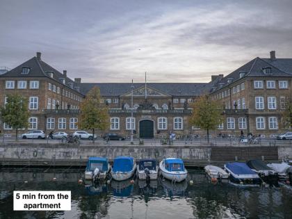 Cozy 3BR Lake View Flat w Bath Tub in Copenhagen - image 19