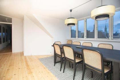 Cozy 3BR Lake View Flat w Bath Tub in Copenhagen - image 9