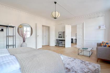 Rare 4BR Apartment w Unique Details in CPH City - image 3