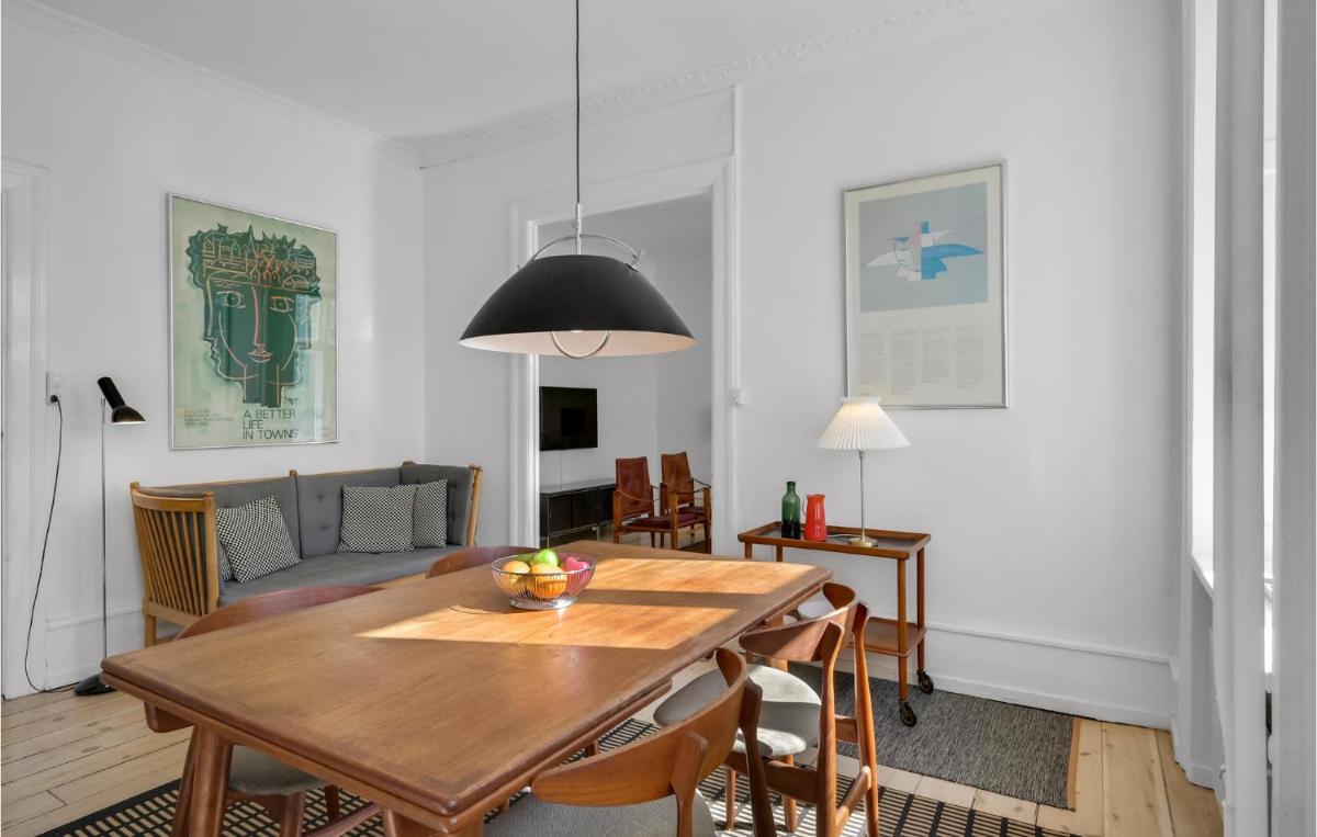 Awesome Apartment In Kbenhavn With Wifi And 1 Bedrooms - image 3