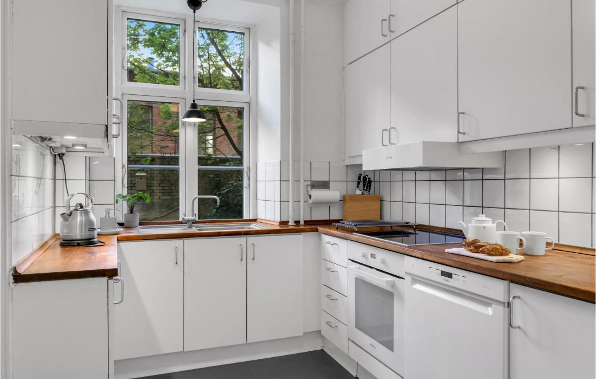 Awesome Apartment In Kbenhavn With Wifi And 1 Bedrooms - image 6