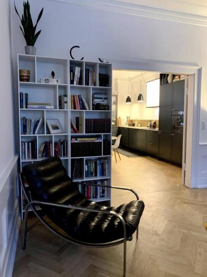 Christianshavn Canalside Luxury Apartment - image 12