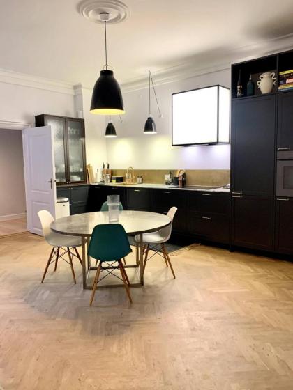 Christianshavn Canalside Luxury Apartment - image 2