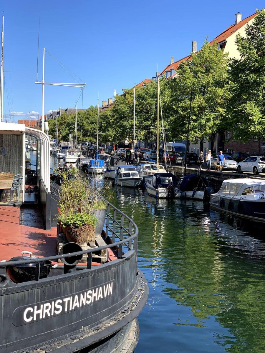 Christianshavn Canalside Luxury Apartment - image 3