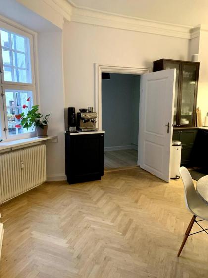 Christianshavn Canalside Luxury Apartment - image 9