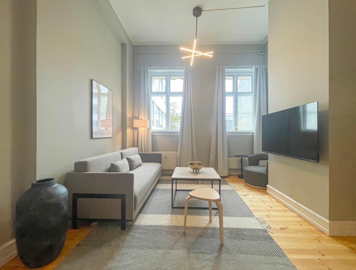 Centrally Located 3 Bedroom Flat - main image