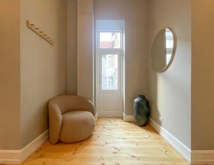 Centrally Located 3 Bedroom Flat - image 16