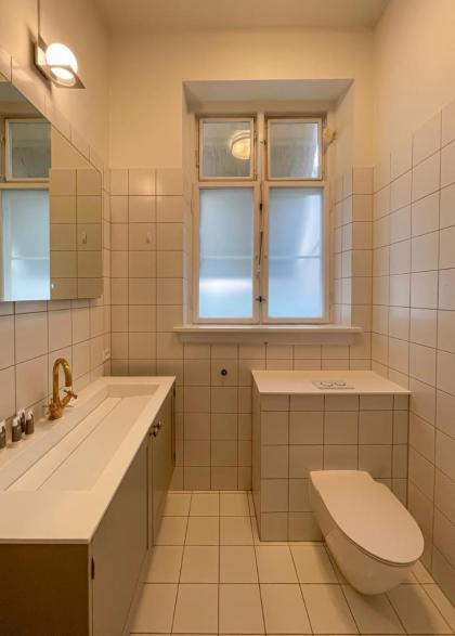 Centrally Located 3 Bedroom Flat - image 17